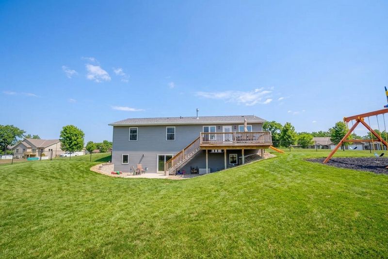 101 Meadow Ln, New London, MN 56273