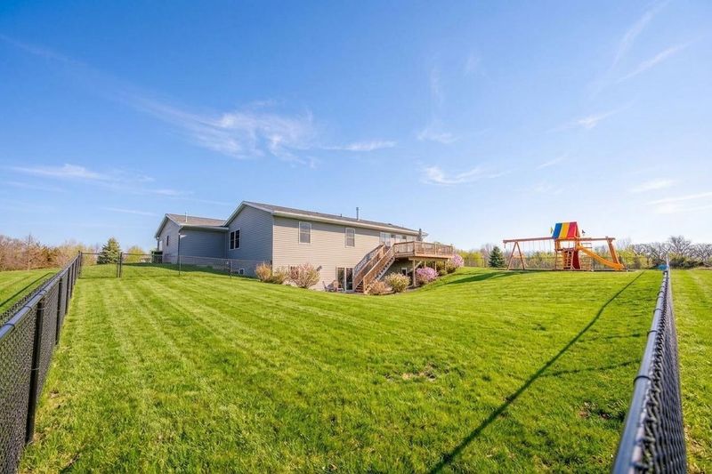 101 Meadow Ln, New London, MN 56273