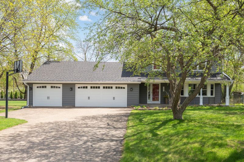 3645 Laurel Dr, Deephaven, MN 55391