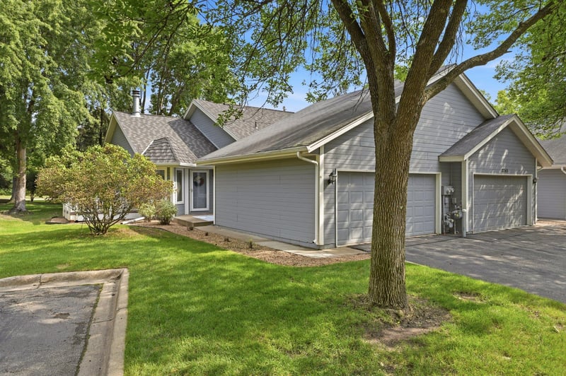 2741 River Hills Dr S, Burnsville, MN 55337