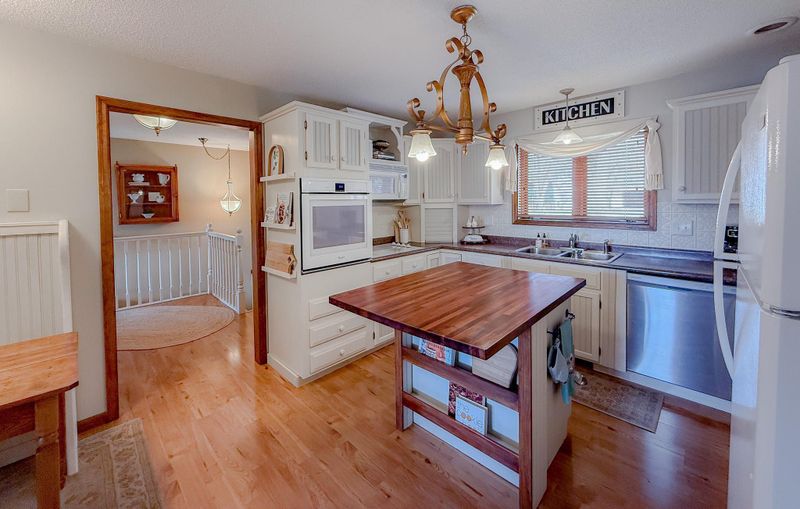 7877 73rd St S, Cottage Grove, MN 55016