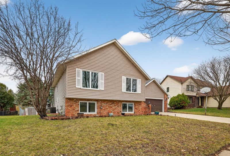 6219 Fairway Dr NW, Rochester, MN 55901