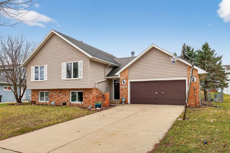 6219 Fairway Dr NW, Rochester, MN 55901