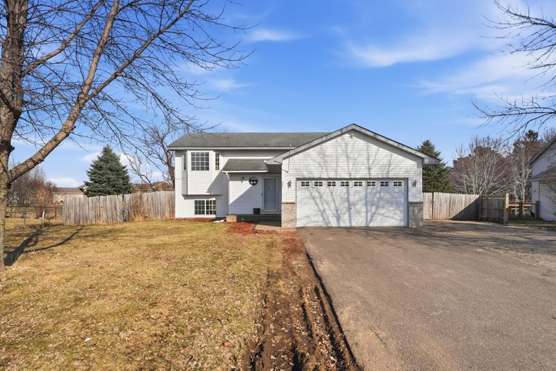 601 Horseshoe Ln, Braham, MN 55006