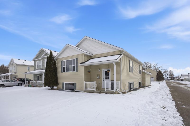 414 18th St N, Moorhead, MN 56560