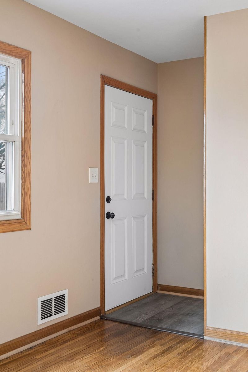 1461 Grandview Ave E, Maplewood, MN 55109