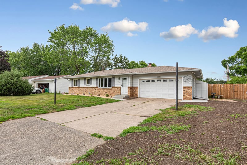 2033 Bluestone Ln, Eagan, MN 55122