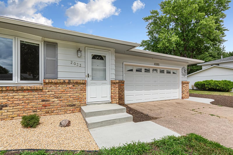 2033 Bluestone Ln, Eagan, MN 55122