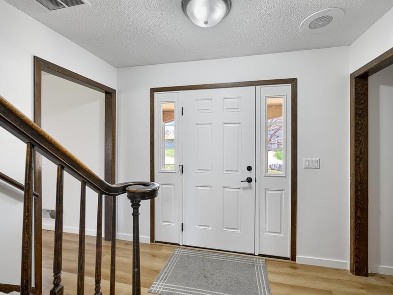 2881 Kent St, Roseville, MN 55113