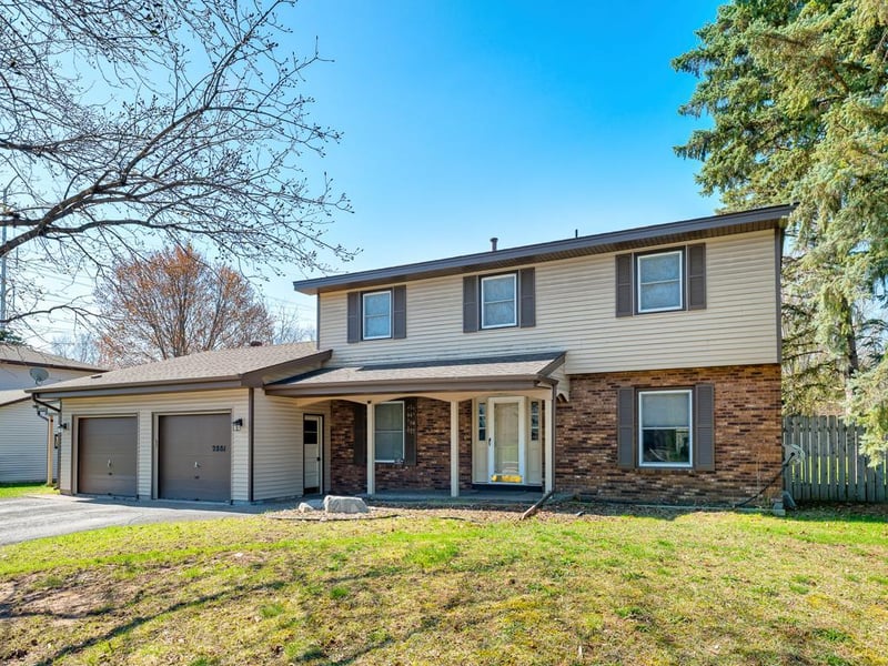 2881 Kent St, Roseville, MN 55113
