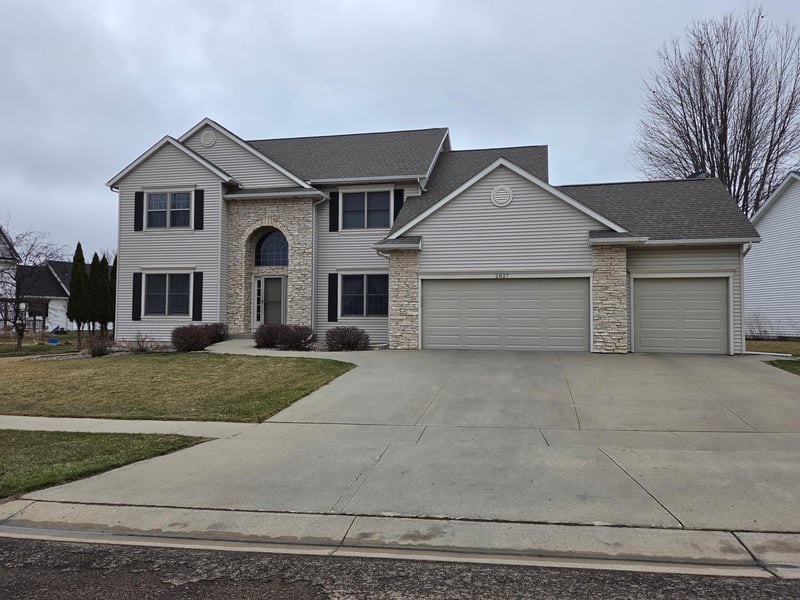 2827 Oakview Dr NE, Rochester, MN 55906
