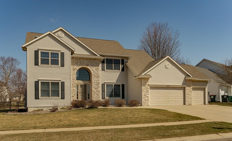 2827 Oakview Dr NE, Rochester, MN 55906