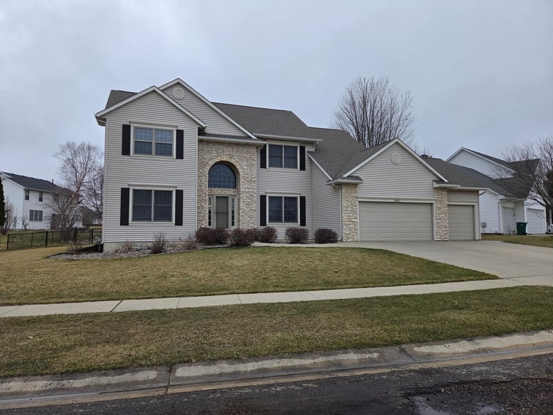 2827 Oakview Dr NE, Rochester, MN 55906