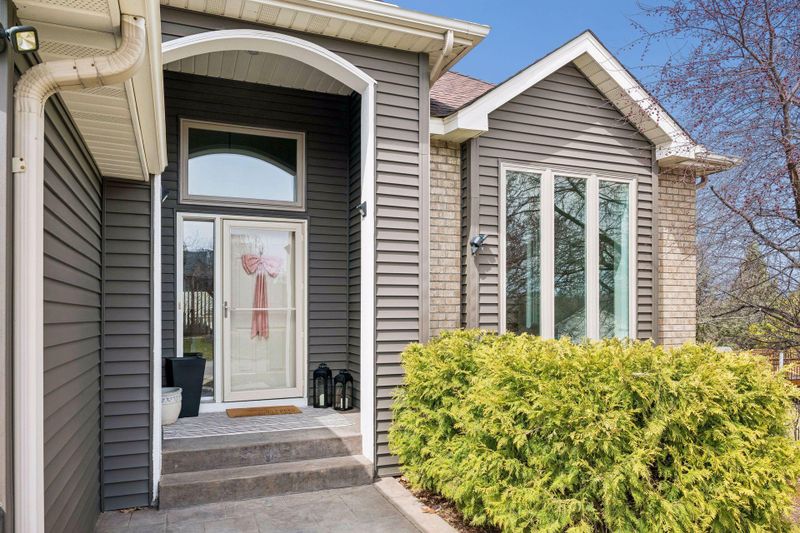 2378 Manuela Dr, Chaska, MN 55318