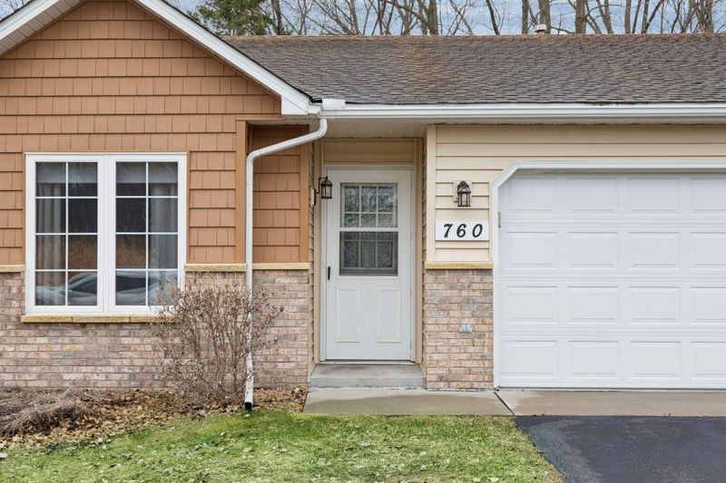 760 Garceau Ln, Vadnais Heights, MN 55127