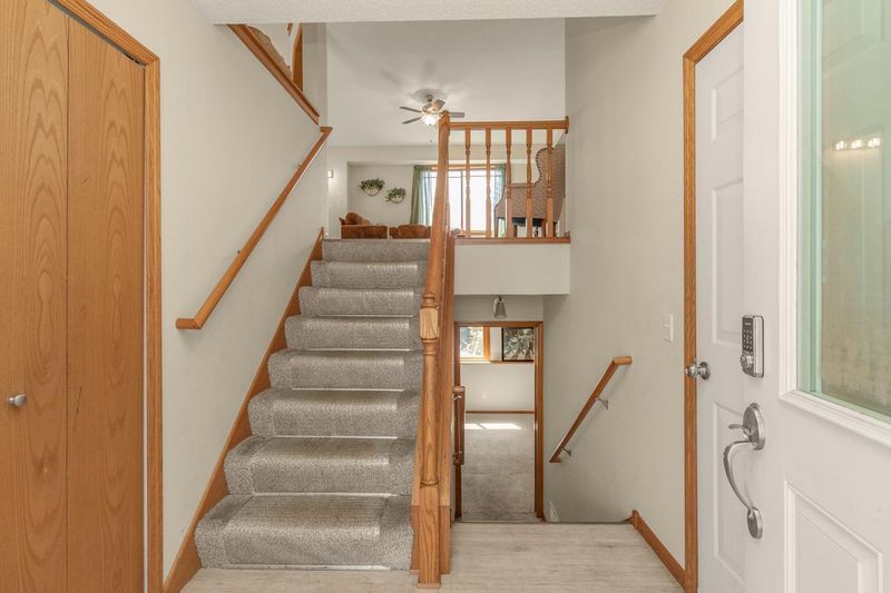 1252 Otter Ridge Rd, White Bear Lake, MN 55110