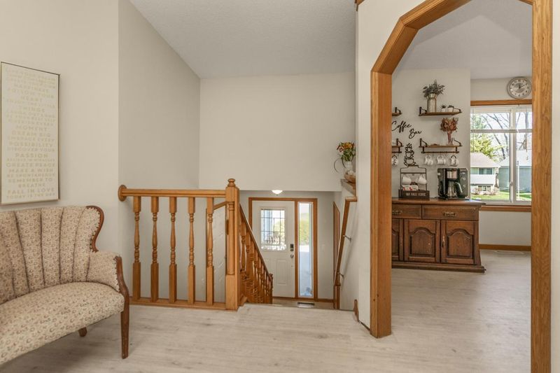 1252 Otter Ridge Rd, White Bear Lake, MN 55110