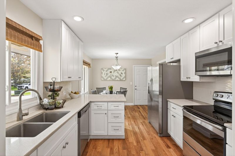 1208 Echo Dr, Burnsville, MN 55337