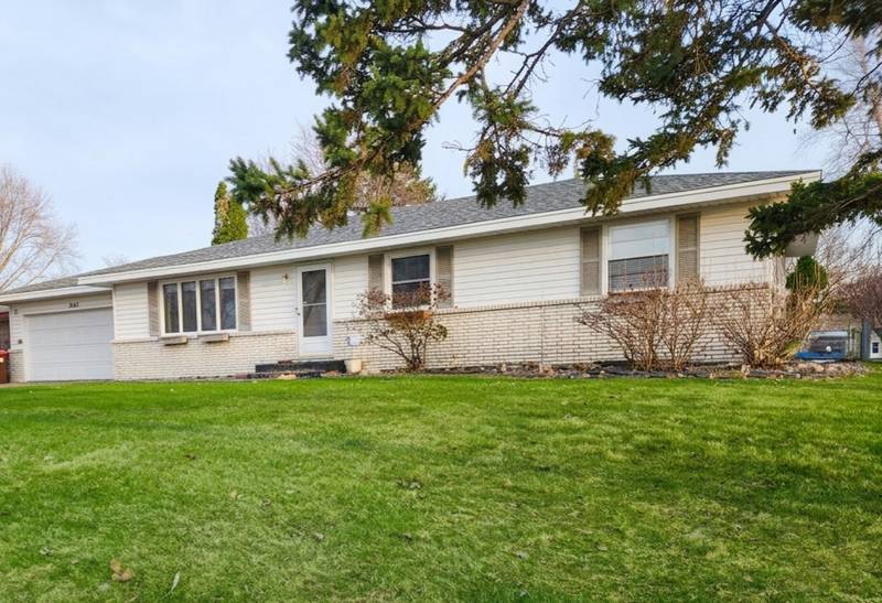 2346 Standridge Ave, Maplewood, MN 55109