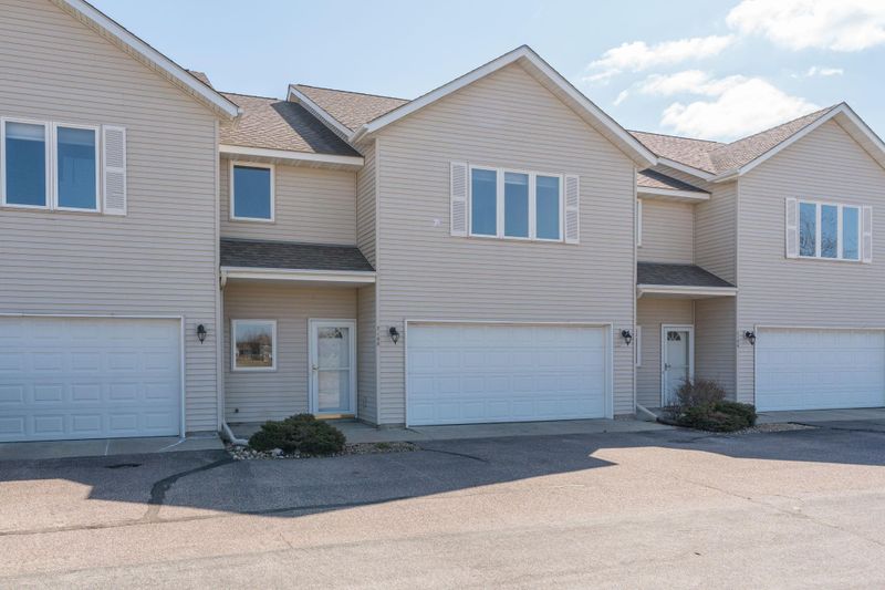 2108 Willow Trl, North Mankato, MN 56003