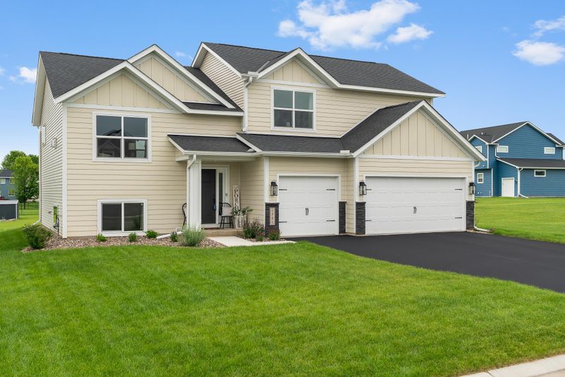 1581 Philipp Way, Shakopee, MN 55379