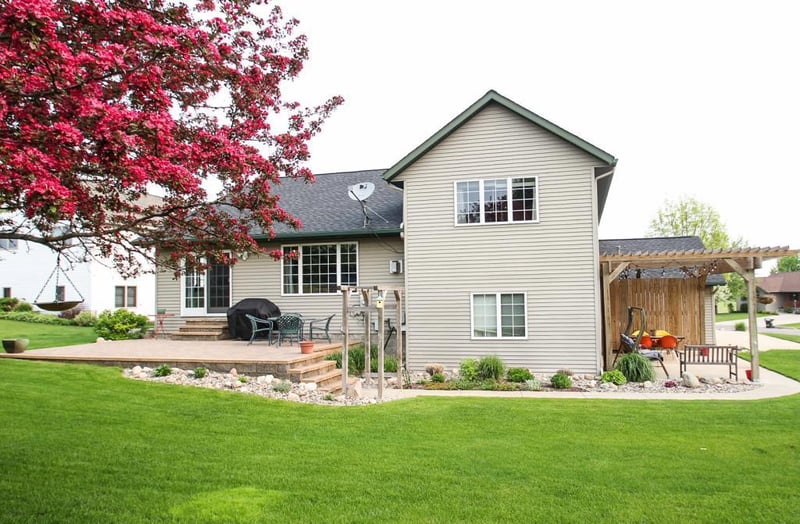 220 8th St NE, Melrose, MN 56352