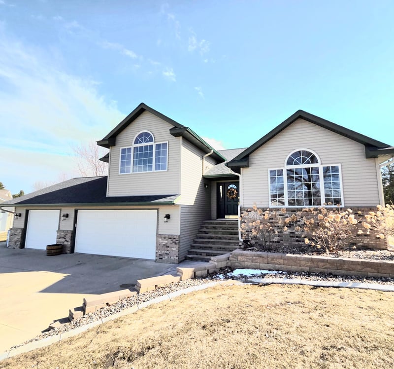 220 8th St NE, Melrose, MN 56352