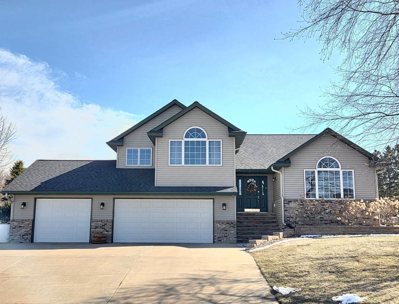 220 8th St NE, Melrose, MN 56352