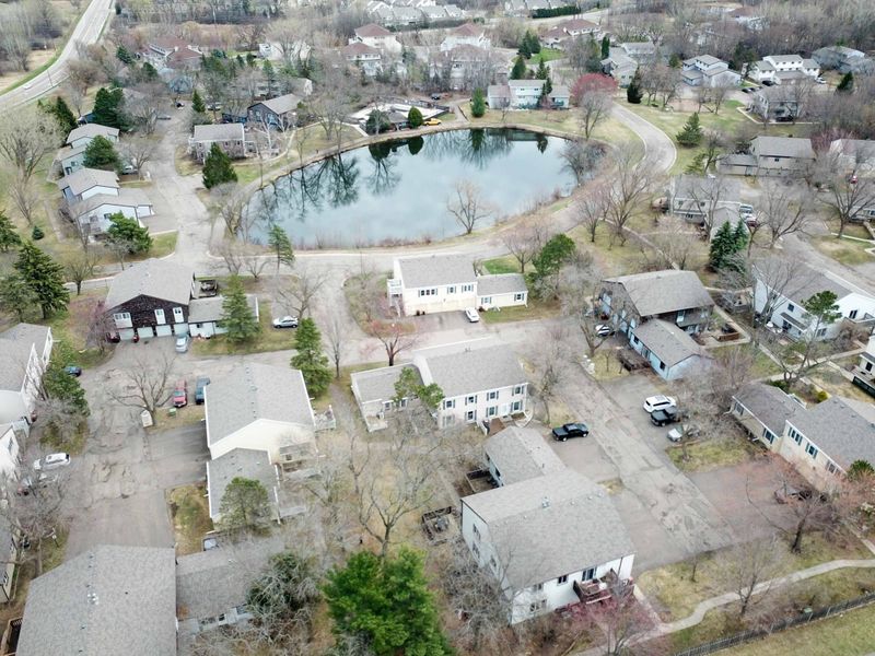 4950 Grenwich Trl N, Oakdale, MN 55128