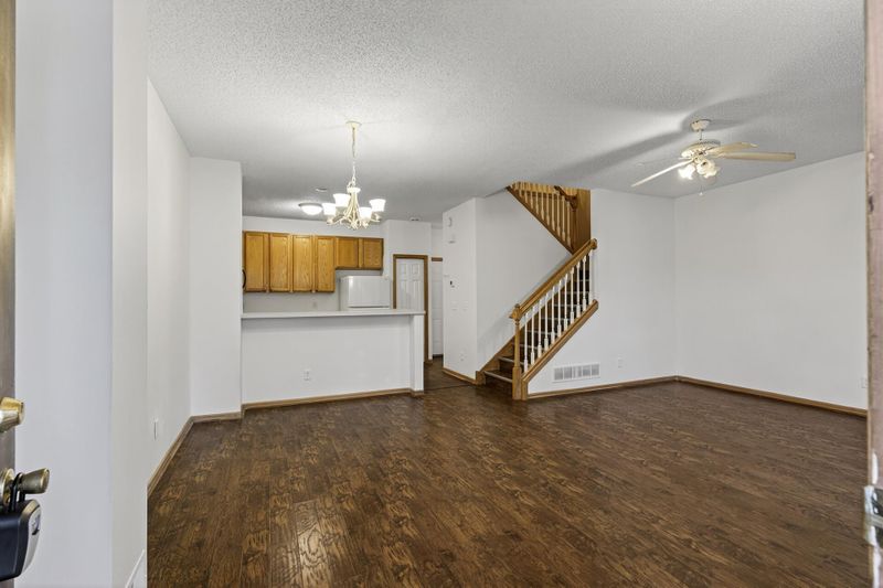 7580 Lower 11th St N, Oakdale, MN 55128
