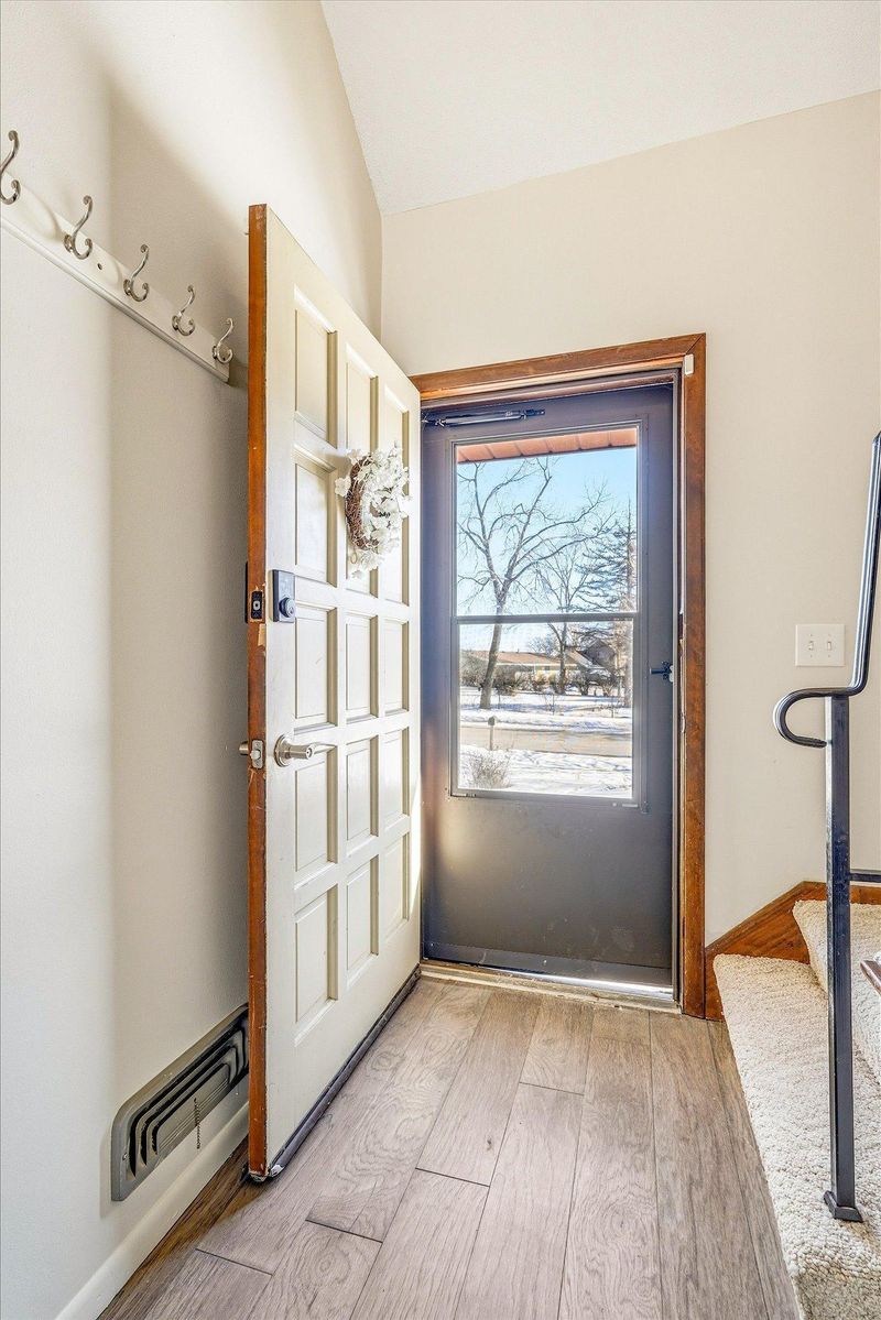 8200 Foothill Rd S, Cottage Grove, MN 55016