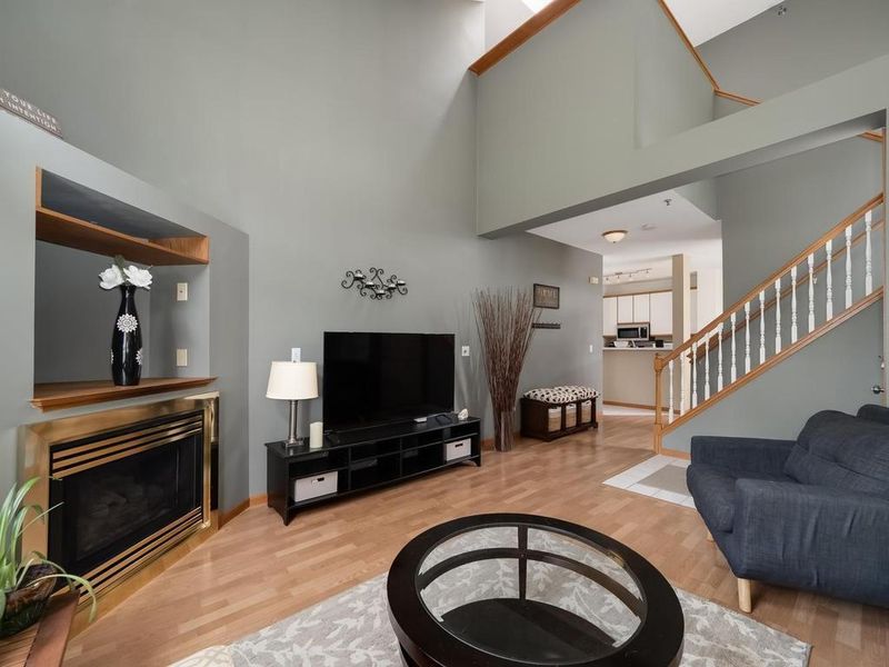 8433 Kimball Dr, Eden Prairie, MN 55347