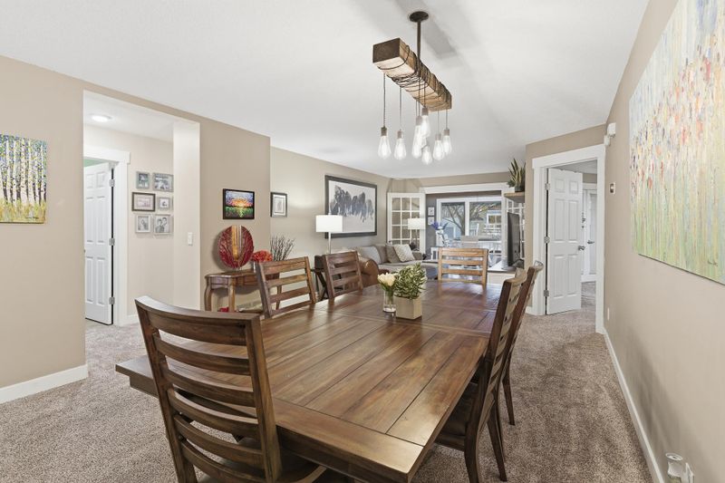 7361 Hunters Rn, Eden Prairie, MN 55346