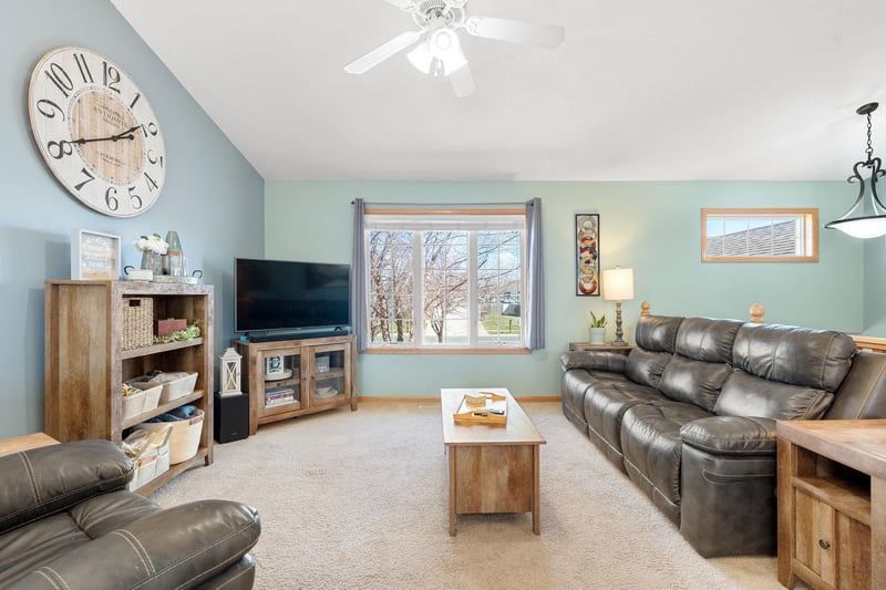 604 St Andrews Dr, Mankato, MN 56001