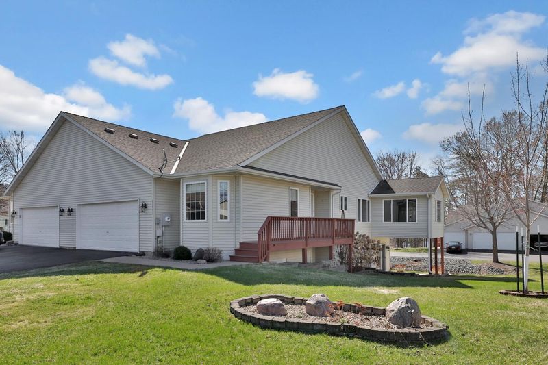 13441 Pine View Pl, Lindstrom, MN 55045