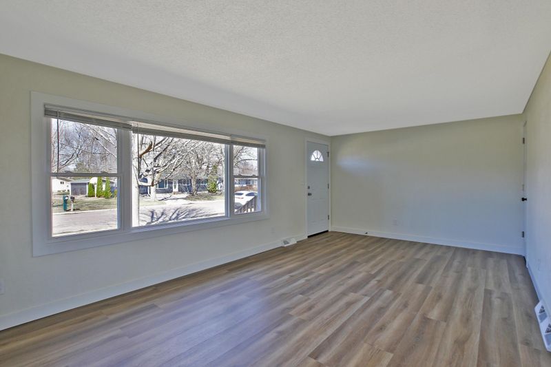 709 8th Ave NW, Waseca, MN 56093