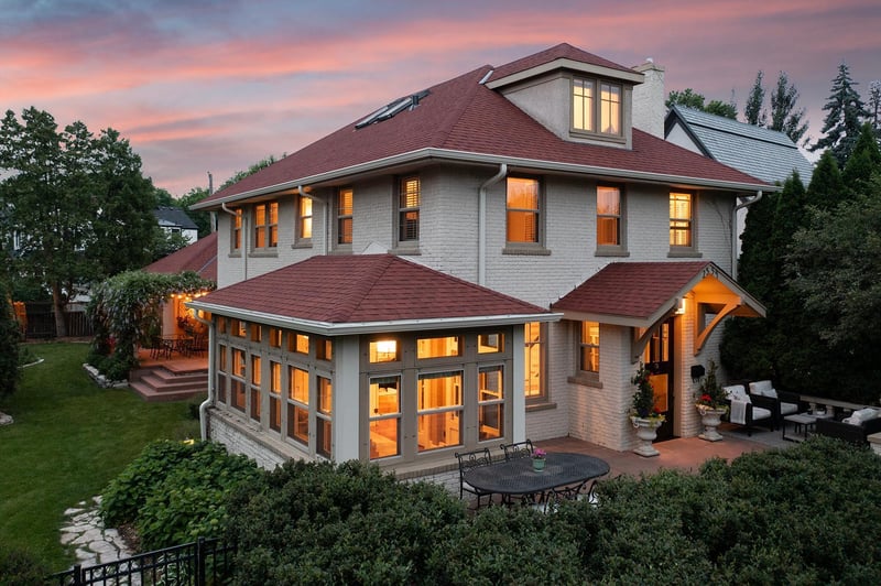 2554 W Lake Of The Isles Pw, Minneapolis, MN 55405