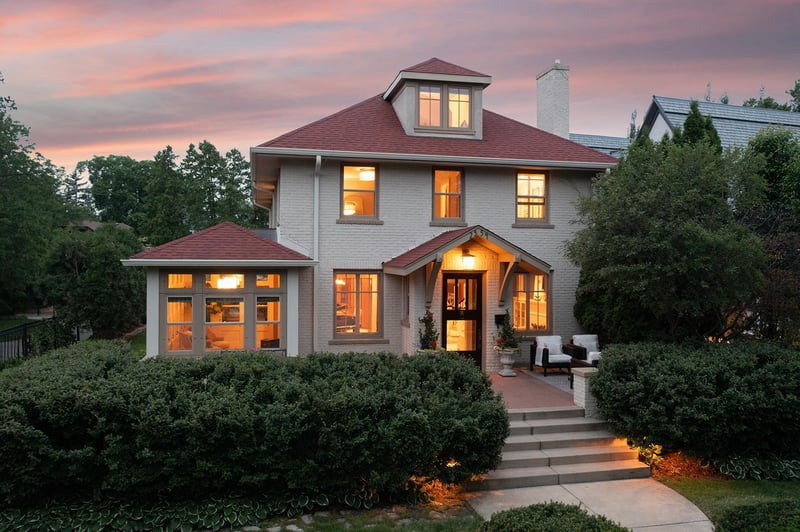 2554 W Lake Of The Isles Pw, Minneapolis, MN 55405