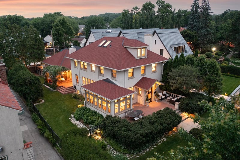 2554 W Lake Of The Isles Pw, Minneapolis, MN 55405