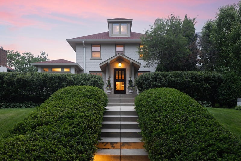2554 W Lake Of The Isles Pw, Minneapolis, MN 55405