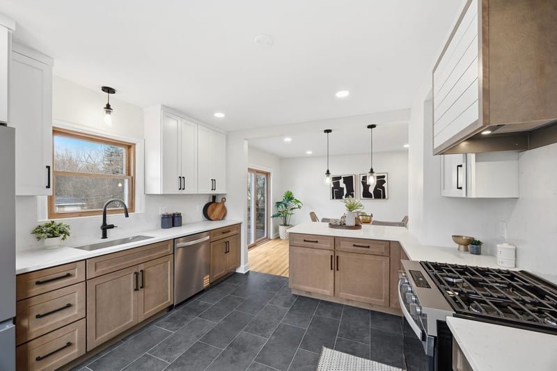 1010 Oak Ridge Rd, Hopkins, MN 55305