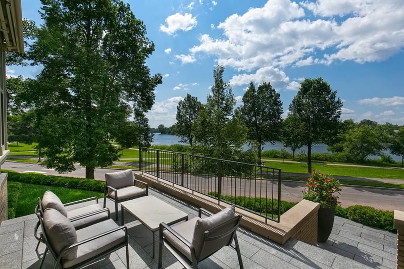 2119 E Lake Of The Isles Pw, Minneapolis, MN 55405