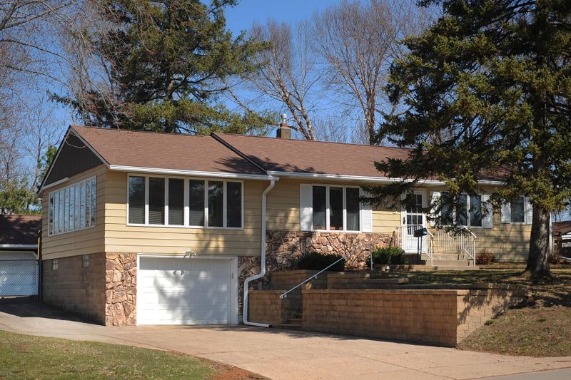2665 Maryland Ave E, Maplewood, MN 55119