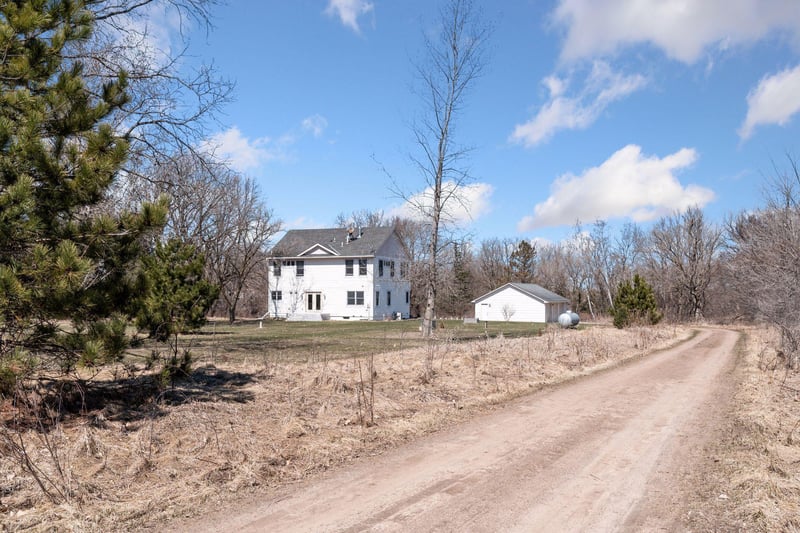 13368 382nd St, Lindstrom, MN 55045