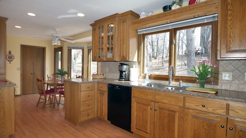 6000 Timberglade Cir, Bloomington, MN 55438