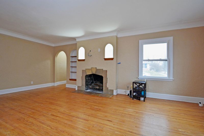 1901 Hyacinth Ave E, Saint Paul, MN 55119