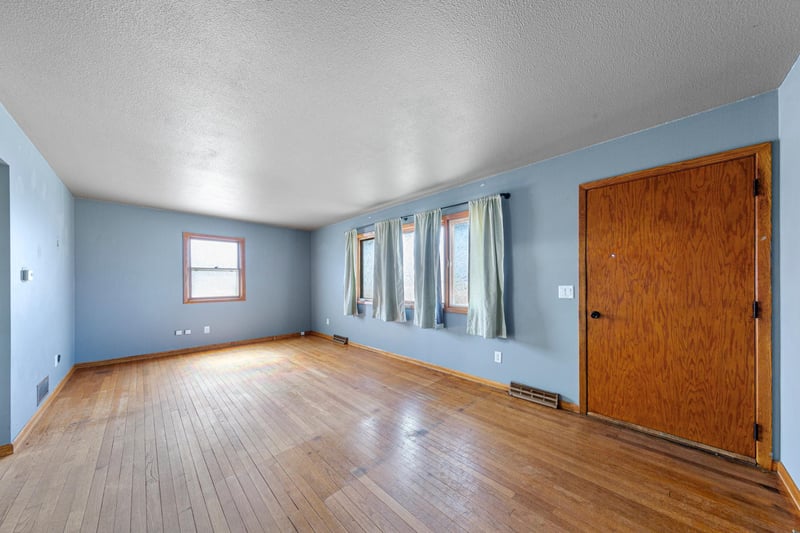 325 Le Sueur Ave, Eagle Lake, MN 56024
