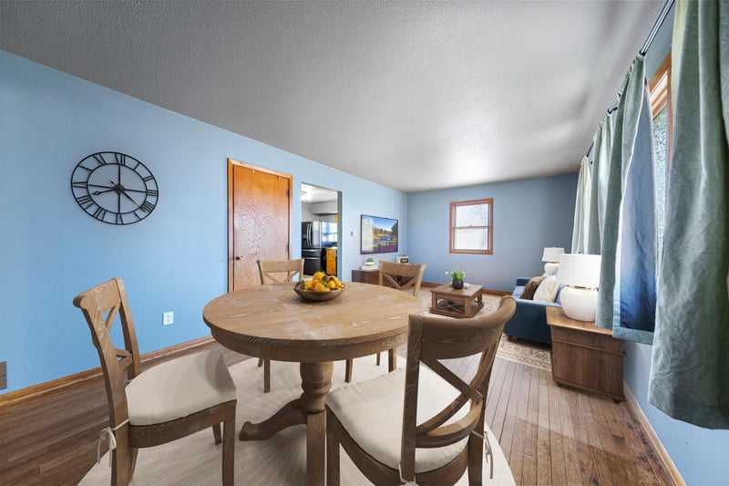 325 Le Sueur Ave, Eagle Lake, MN 56024