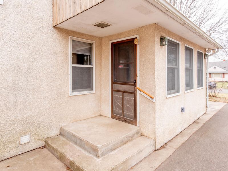 2078 Sloan St, Maplewood, MN 55117