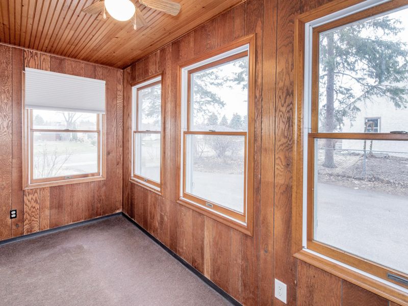 2078 Sloan St, Maplewood, MN 55117
